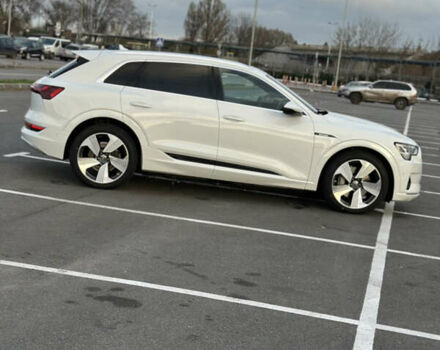 Белый Ауди E-Tron, объемом двигателя 0 л и пробегом 110 тыс. км за 31000 $, фото 4 на Automoto.ua