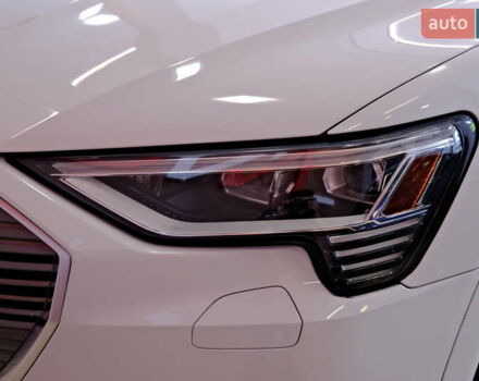 Белый Ауди E-Tron, объемом двигателя 0 л и пробегом 46 тыс. км за 31900 $, фото 29 на Automoto.ua