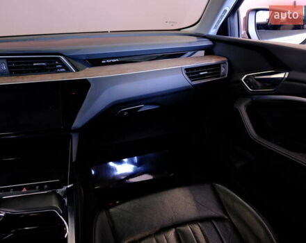 Белый Ауди E-Tron, объемом двигателя 0 л и пробегом 46 тыс. км за 31900 $, фото 65 на Automoto.ua