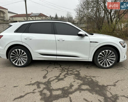 Белый Ауди E-Tron, объемом двигателя 0 л и пробегом 49 тыс. км за 33900 $, фото 3 на Automoto.ua