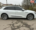 Белый Ауди E-Tron, объемом двигателя 0 л и пробегом 49 тыс. км за 33900 $, фото 3 на Automoto.ua