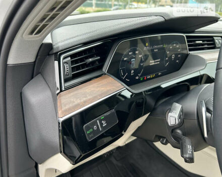 Белый Ауди E-Tron, объемом двигателя 0 л и пробегом 43 тыс. км за 35900 $, фото 18 на Automoto.ua