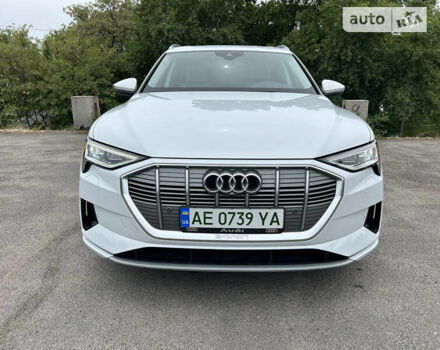 Белый Ауди E-Tron, объемом двигателя 0 л и пробегом 43 тыс. км за 35900 $, фото 12 на Automoto.ua