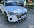 Білий Ауді E-Tron, об'ємом двигуна 0 л та пробігом 130 тис. км за 31900 $, фото 2 на Automoto.ua