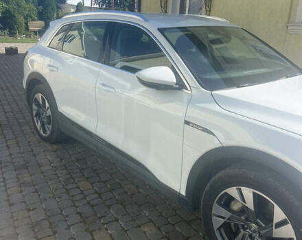 Белый Ауди E-Tron, объемом двигателя 0 л и пробегом 48 тыс. км за 33000 $, фото 2 на Automoto.ua