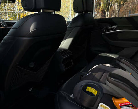 Білий Ауді E-Tron, об'ємом двигуна 0 л та пробігом 91 тис. км за 31100 $, фото 16 на Automoto.ua