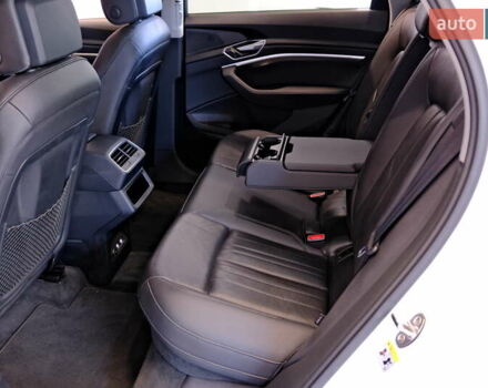 Белый Ауди E-Tron, объемом двигателя 0 л и пробегом 46 тыс. км за 31900 $, фото 50 на Automoto.ua