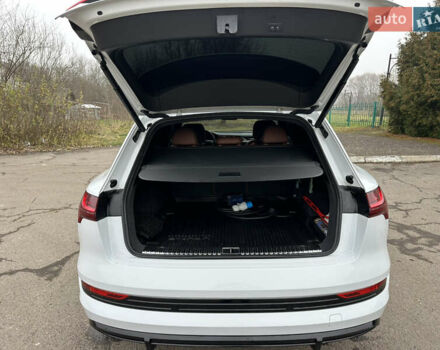 Белый Ауди E-Tron, объемом двигателя 0 л и пробегом 49 тыс. км за 33900 $, фото 14 на Automoto.ua