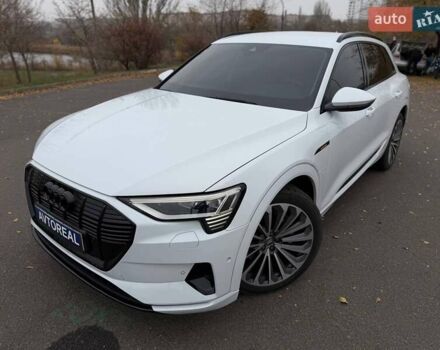 Белый Ауди E-Tron, объемом двигателя 0 л и пробегом 87 тыс. км за 28000 $, фото 13 на Automoto.ua