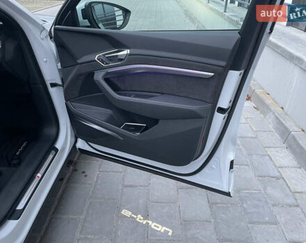 Білий Ауді E-Tron, об'ємом двигуна 0 л та пробігом 83 тис. км за 35000 $, фото 36 на Automoto.ua