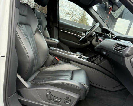 Белый Ауди E-Tron, объемом двигателя 0 л и пробегом 150 тыс. км за 28750 $, фото 31 на Automoto.ua