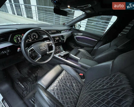 Білий Ауді E-Tron, об'ємом двигуна 0 л та пробігом 83 тис. км за 35000 $, фото 24 на Automoto.ua