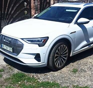 Білий Ауді E-Tron, об'ємом двигуна 0 л та пробігом 63 тис. км за 39000 $, фото 8 на Automoto.ua