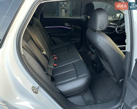 Білий Ауді E-Tron, об'ємом двигуна 0 л та пробігом 88 тис. км за 27500 $, фото 16 на Automoto.ua