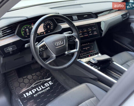 Белый Ауди E-Tron, объемом двигателя 0 л и пробегом 42 тыс. км за 33700 $, фото 9 на Automoto.ua