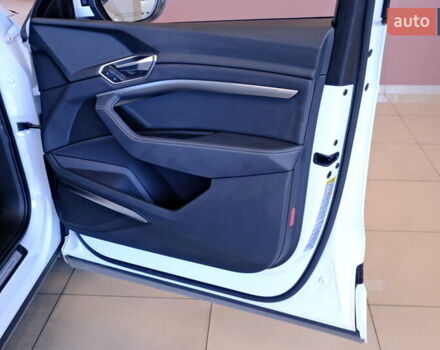 Белый Ауди E-Tron, объемом двигателя 0 л и пробегом 46 тыс. км за 31900 $, фото 57 на Automoto.ua