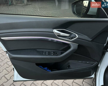 Білий Ауді E-Tron, об'ємом двигуна 0 л та пробігом 88 тис. км за 27500 $, фото 30 на Automoto.ua