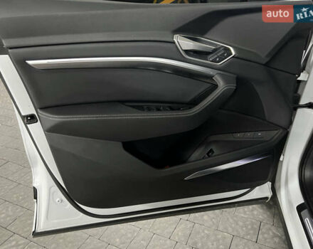 Білий Ауді E-Tron, об'ємом двигуна 0 л та пробігом 130 тис. км за 31900 $, фото 24 на Automoto.ua