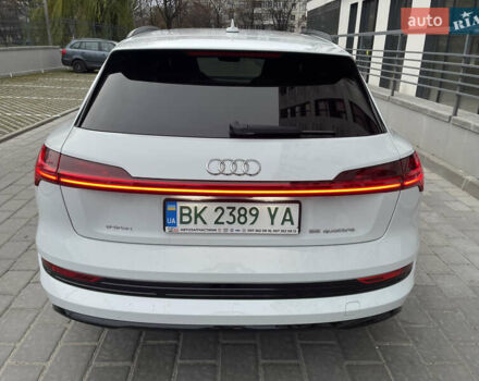 Білий Ауді E-Tron, об'ємом двигуна 0 л та пробігом 83 тис. км за 35000 $, фото 4 на Automoto.ua