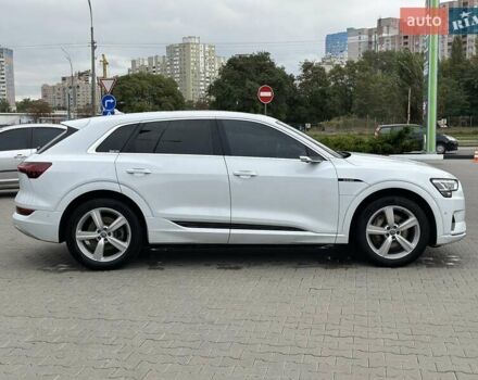 Белый Ауди E-Tron, объемом двигателя 0 л и пробегом 116 тыс. км за 27900 $, фото 3 на Automoto.ua