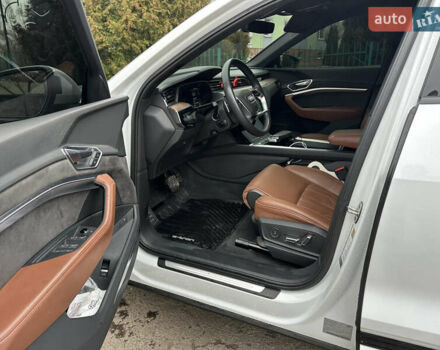 Белый Ауди E-Tron, объемом двигателя 0 л и пробегом 49 тыс. км за 33900 $, фото 8 на Automoto.ua