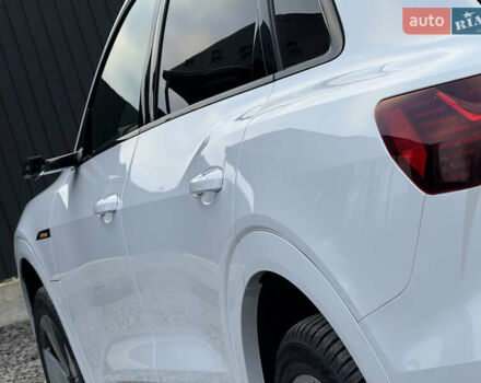 Белый Ауди E-Tron, объемом двигателя 0 л и пробегом 150 тыс. км за 28750 $, фото 20 на Automoto.ua