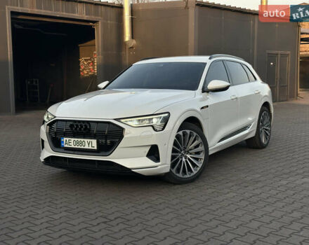 Білий Ауді E-Tron, об'ємом двигуна 0 л та пробігом 88 тис. км за 27500 $, фото 3 на Automoto.ua