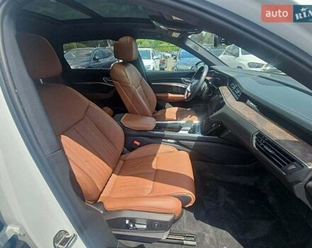 Белый Ауди E-Tron, объемом двигателя 0 л и пробегом 71 тыс. км за 22000 $, фото 7 на Automoto.ua