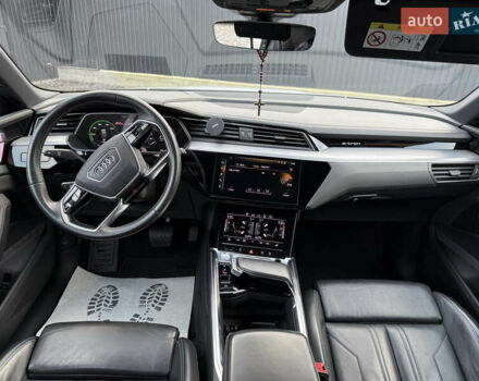 Белый Ауди E-Tron, объемом двигателя 0 л и пробегом 150 тыс. км за 28750 $, фото 23 на Automoto.ua