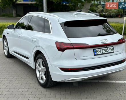 Белый Ауди E-Tron, объемом двигателя 0 л и пробегом 57 тыс. км за 32900 $, фото 7 на Automoto.ua