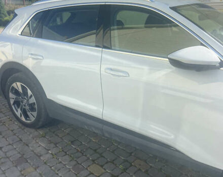 Белый Ауди E-Tron, объемом двигателя 0 л и пробегом 48 тыс. км за 33000 $, фото 3 на Automoto.ua