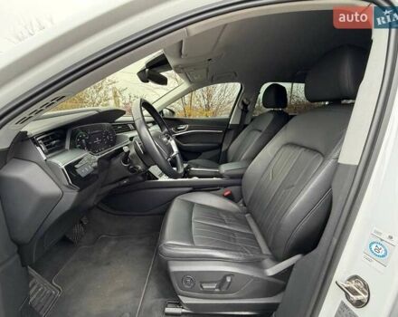 Белый Ауди E-Tron, объемом двигателя 0 л и пробегом 87 тыс. км за 28000 $, фото 37 на Automoto.ua