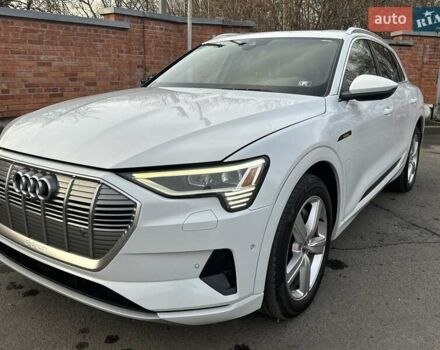 Білий Ауді E-Tron, об'ємом двигуна 0 л та пробігом 112 тис. км за 27500 $, фото 1 на Automoto.ua