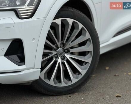 Белый Ауди E-Tron, объемом двигателя 0 л и пробегом 87 тыс. км за 28000 $, фото 6 на Automoto.ua