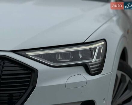 Белый Ауди E-Tron, объемом двигателя 0 л и пробегом 87 тыс. км за 28000 $, фото 5 на Automoto.ua