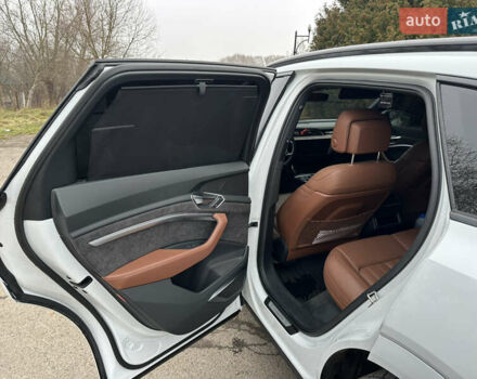 Белый Ауди E-Tron, объемом двигателя 0 л и пробегом 49 тыс. км за 33900 $, фото 11 на Automoto.ua