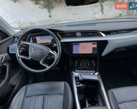 Білий Ауді E-Tron, об'ємом двигуна 0 л та пробігом 80 тис. км за 31400 $, фото 13 на Automoto.ua