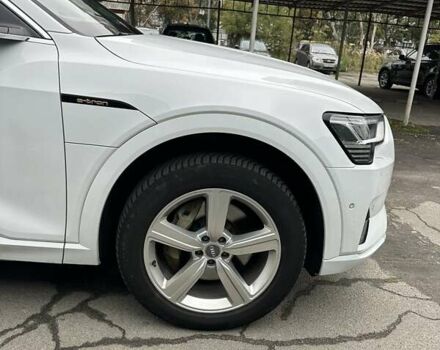 Белый Ауди E-Tron, объемом двигателя 0 л и пробегом 116 тыс. км за 27900 $, фото 14 на Automoto.ua