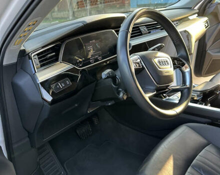 Ауди E-Tron 2019 в Ужгороде на Automoto.ua Белый Ауди E-Tron, объемом двигателя 0 л и пробегом 130 тыс. км за 25000 $, фото 9 на Automoto.ua