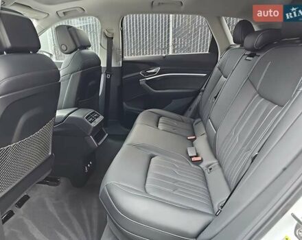 Білий Ауді E-Tron, об'ємом двигуна 0 л та пробігом 34 тис. км за 13500 $, фото 9 на Automoto.ua