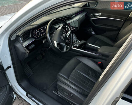 Білий Ауді E-Tron, об'ємом двигуна 0 л та пробігом 88 тис. км за 27500 $, фото 21 на Automoto.ua