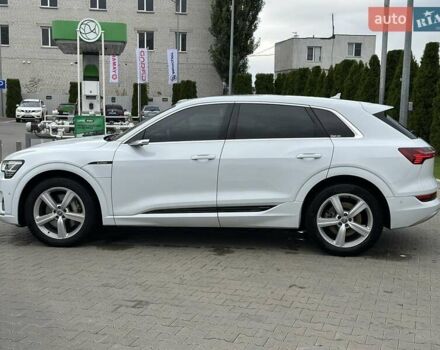 Белый Ауди E-Tron, объемом двигателя 0 л и пробегом 116 тыс. км за 27900 $, фото 7 на Automoto.ua