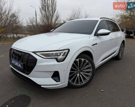 Белый Ауди E-Tron, объемом двигателя 0 л и пробегом 87 тыс. км за 28000 $, фото 12 на Automoto.ua