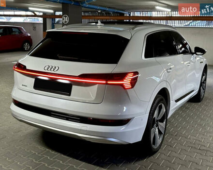 Белый Ауди E-Tron, объемом двигателя 0 л и пробегом 81 тыс. км за 29500 $, фото 3 на Automoto.ua