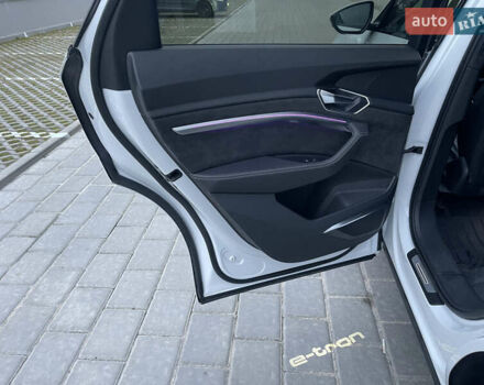 Білий Ауді E-Tron, об'ємом двигуна 0 л та пробігом 83 тис. км за 35000 $, фото 46 на Automoto.ua