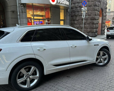 Белый Ауди E-Tron, объемом двигателя 0 л и пробегом 66 тыс. км за 26500 $, фото 9 на Automoto.ua