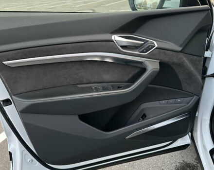 Белый Ауди E-Tron, объемом двигателя 0 л и пробегом 110 тыс. км за 31000 $, фото 16 на Automoto.ua
