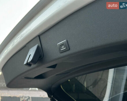 Білий Ауді E-Tron, об'ємом двигуна 0 л та пробігом 88 тис. км за 27500 $, фото 15 на Automoto.ua