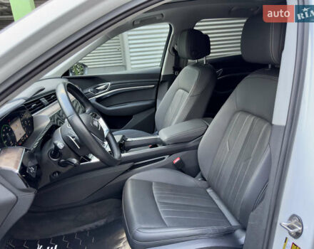 Белый Ауди E-Tron, объемом двигателя 0 л и пробегом 42 тыс. км за 33700 $, фото 10 на Automoto.ua