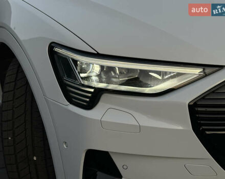 Білий Ауді E-Tron, об'ємом двигуна 0 л та пробігом 88 тис. км за 27500 $, фото 12 на Automoto.ua